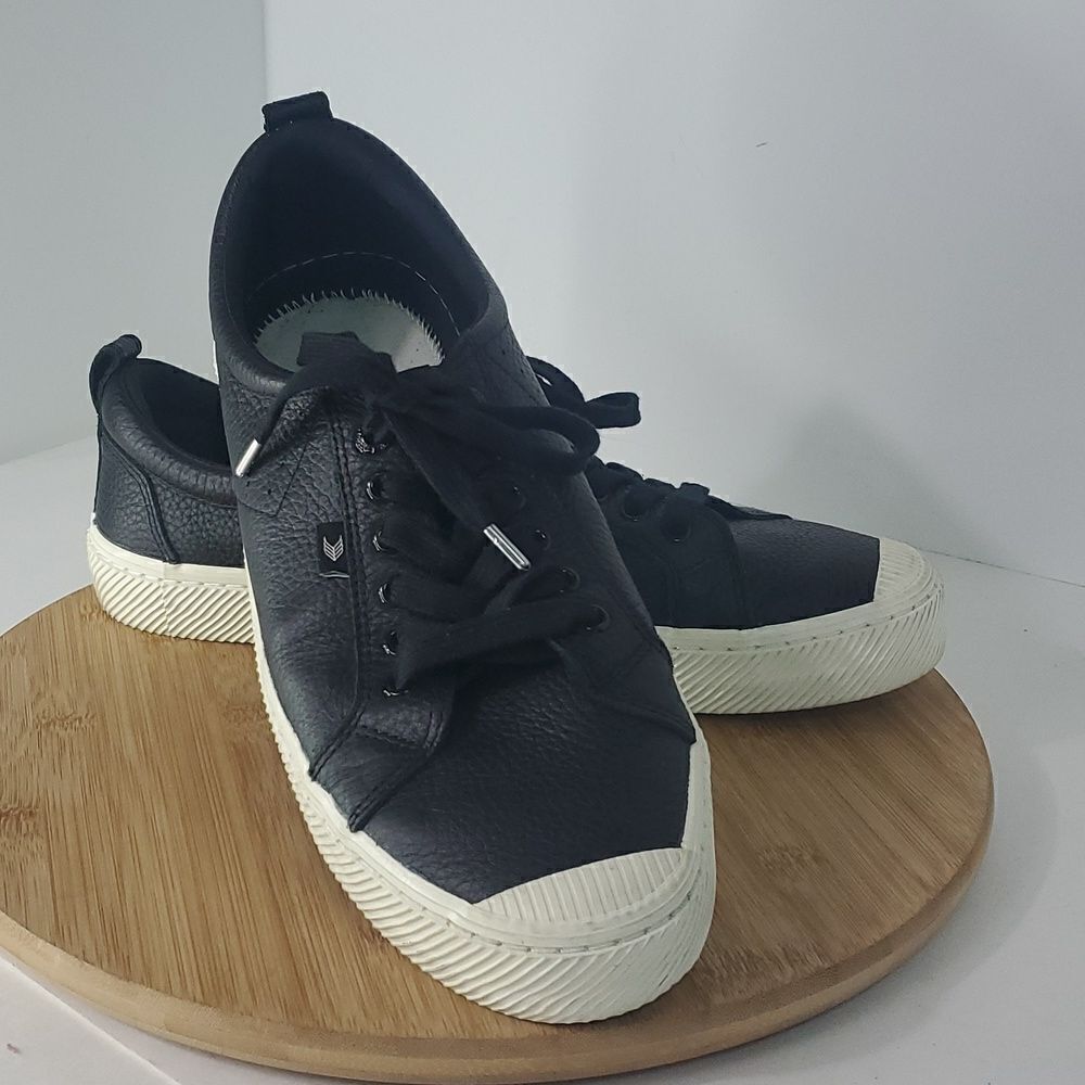 Cariuma Black Leather OCA Low Sneakers Unisex Men's 12 Women's 13.5